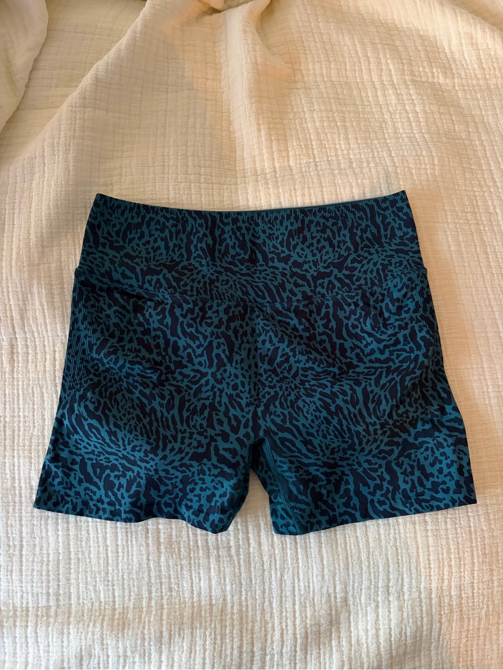 Fabletics Seamless Scrunch Short 4”
